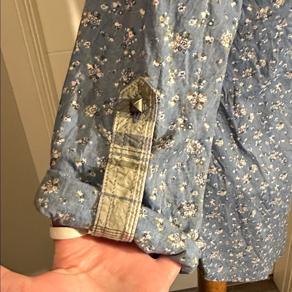 Floral Blue Women's Blouse - Picture 5 of 10